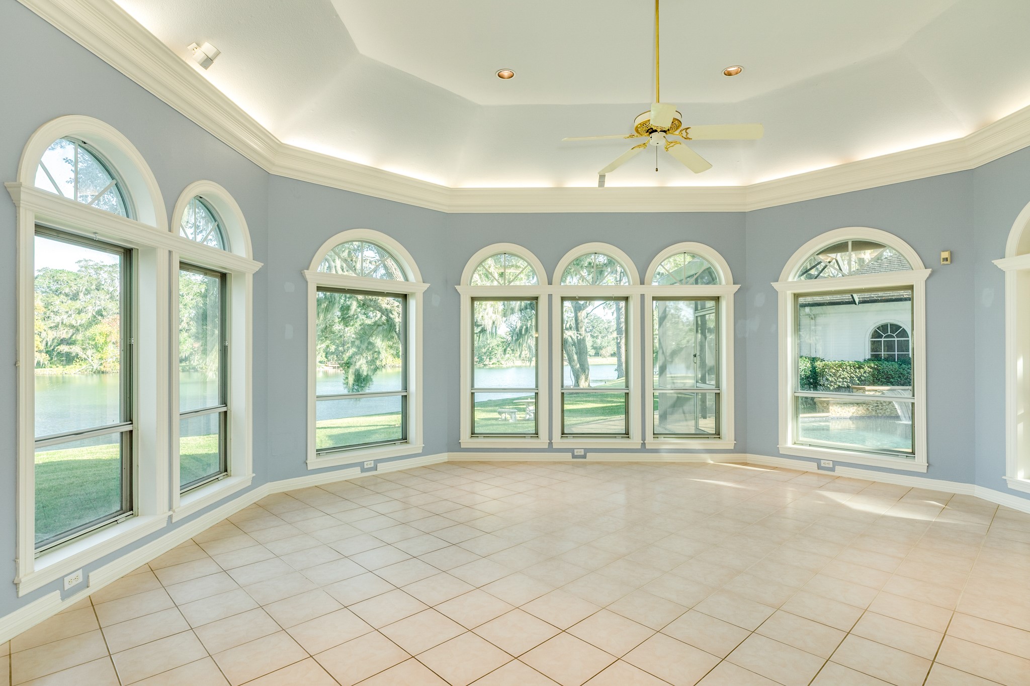 3 Bayou Road Lake Jackson, TX 77566 - Photo 23 of 50 a view of an empty room with windows
