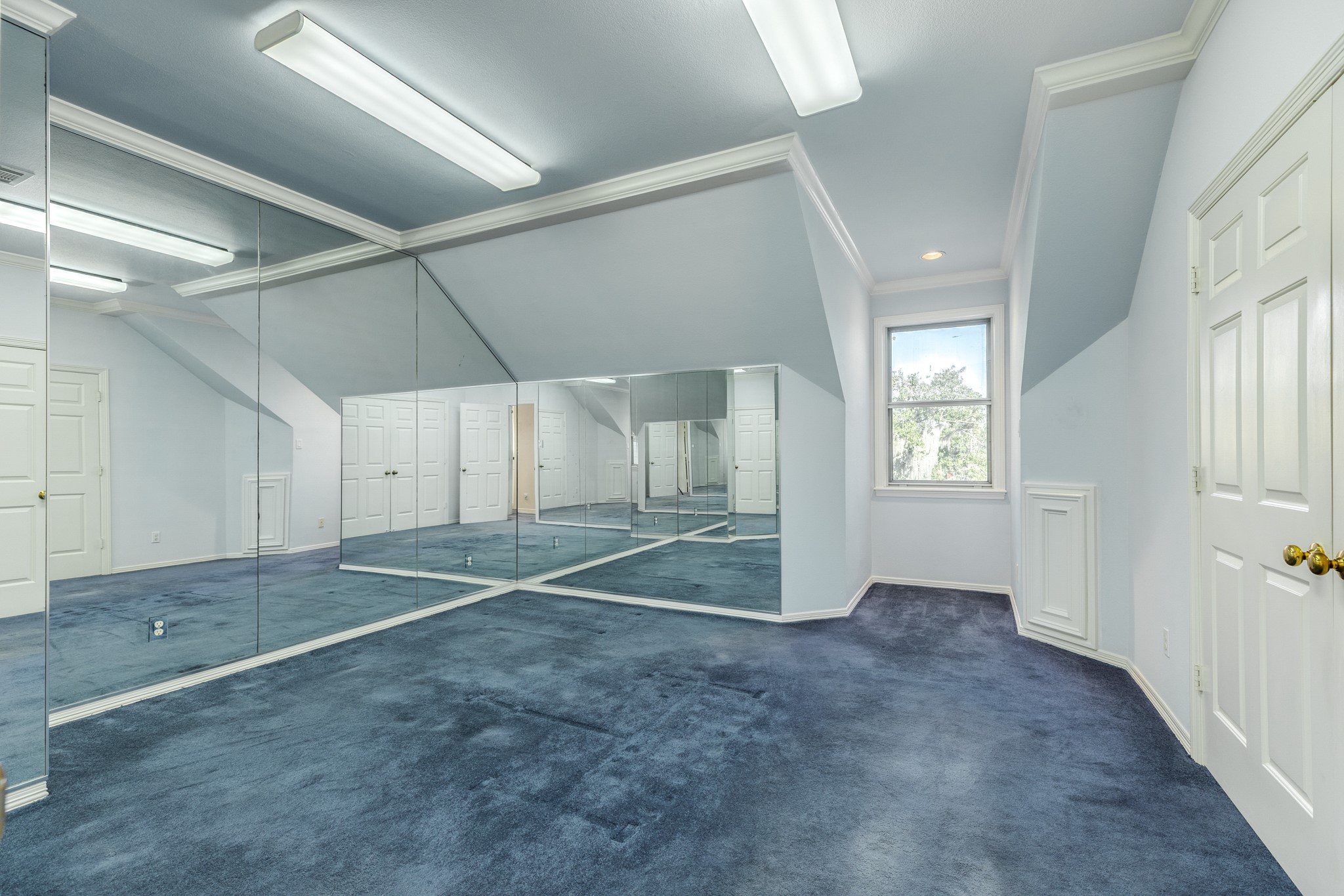 3 Bayou Road Lake Jackson, TX 77566 - Photo 40 of 50 an empty room with windows