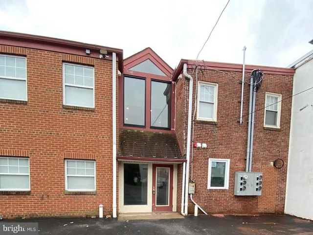 $2,100 | 45 East High Street, Unit 1ST FLOOR/3 BEDROOM, Pottstown, PA 19464
