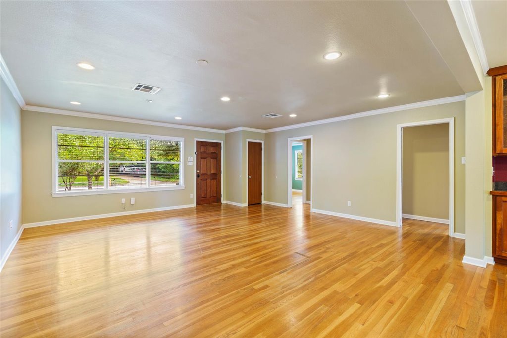 1205 Ruth Avenue Austin, TX 78757 - Photo 4 of 30