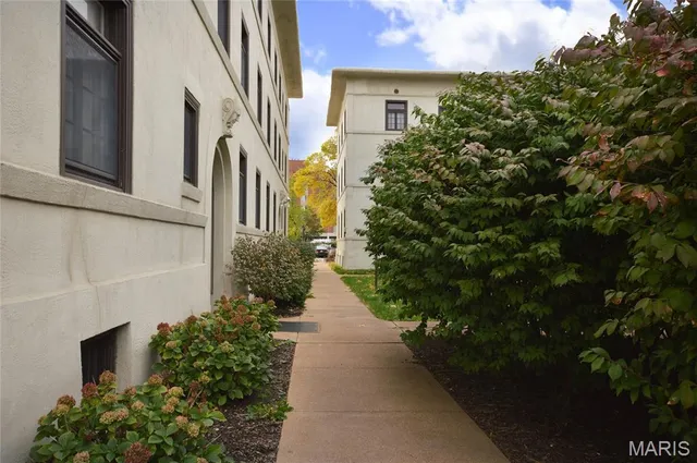 $210,000 | 603 Westgate Avenue, Unit 603C, St. Louis, MO 63130