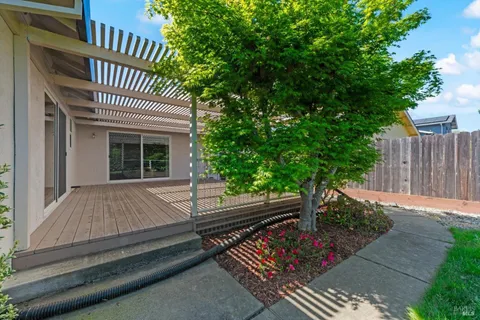 $975,000 | 3378 Twin Oaks Drive, Napa, CA 94558