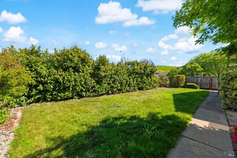 $975,000 | 3378 Twin Oaks Drive, Napa, CA 94558