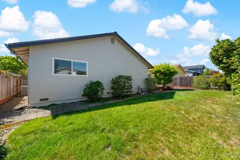 $975,000 | 3378 Twin Oaks Drive, Napa, CA 94558