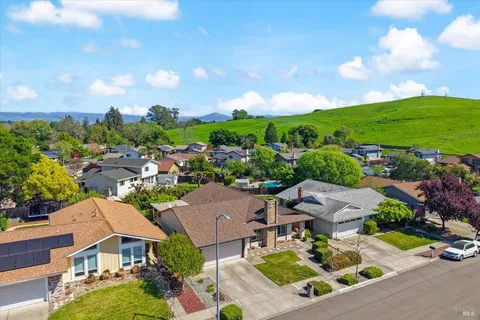 $975,000 | 3378 Twin Oaks Drive, Napa, CA 94558