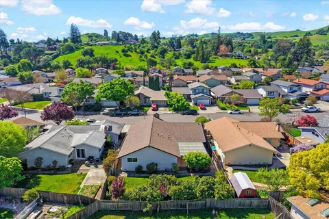 $975,000 | 3378 Twin Oaks Drive, Napa, CA 94558