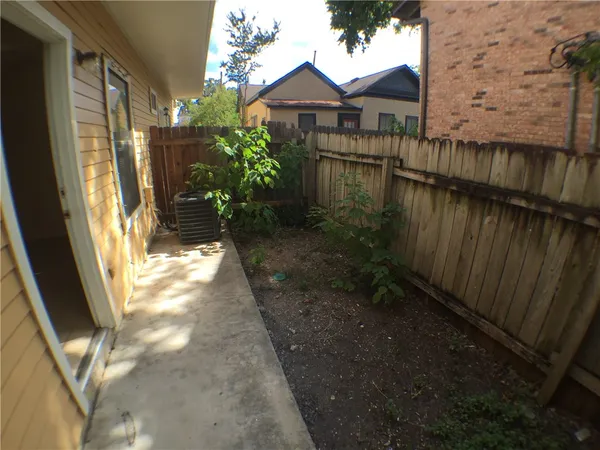 $985 | 619 West 37th Street, Unit 104, Austin, TX 78705