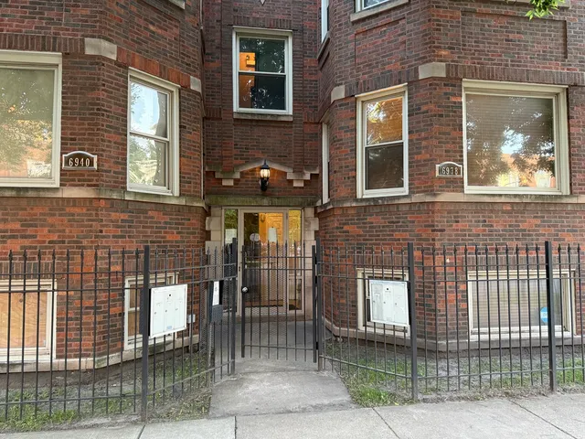 $159,900 | 6938 South Dorchester Avenue, Unit 2, Chicago, IL 60637