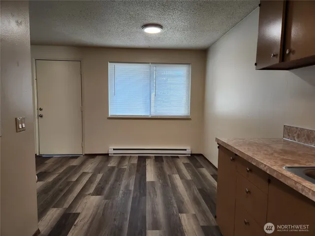 $1,560 | 624 West Cedar Street, Unit 9, Shelton, WA 98584