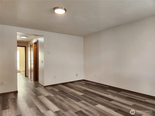 $1,560 | 624 West Cedar Street, Unit 9, Shelton, WA 98584