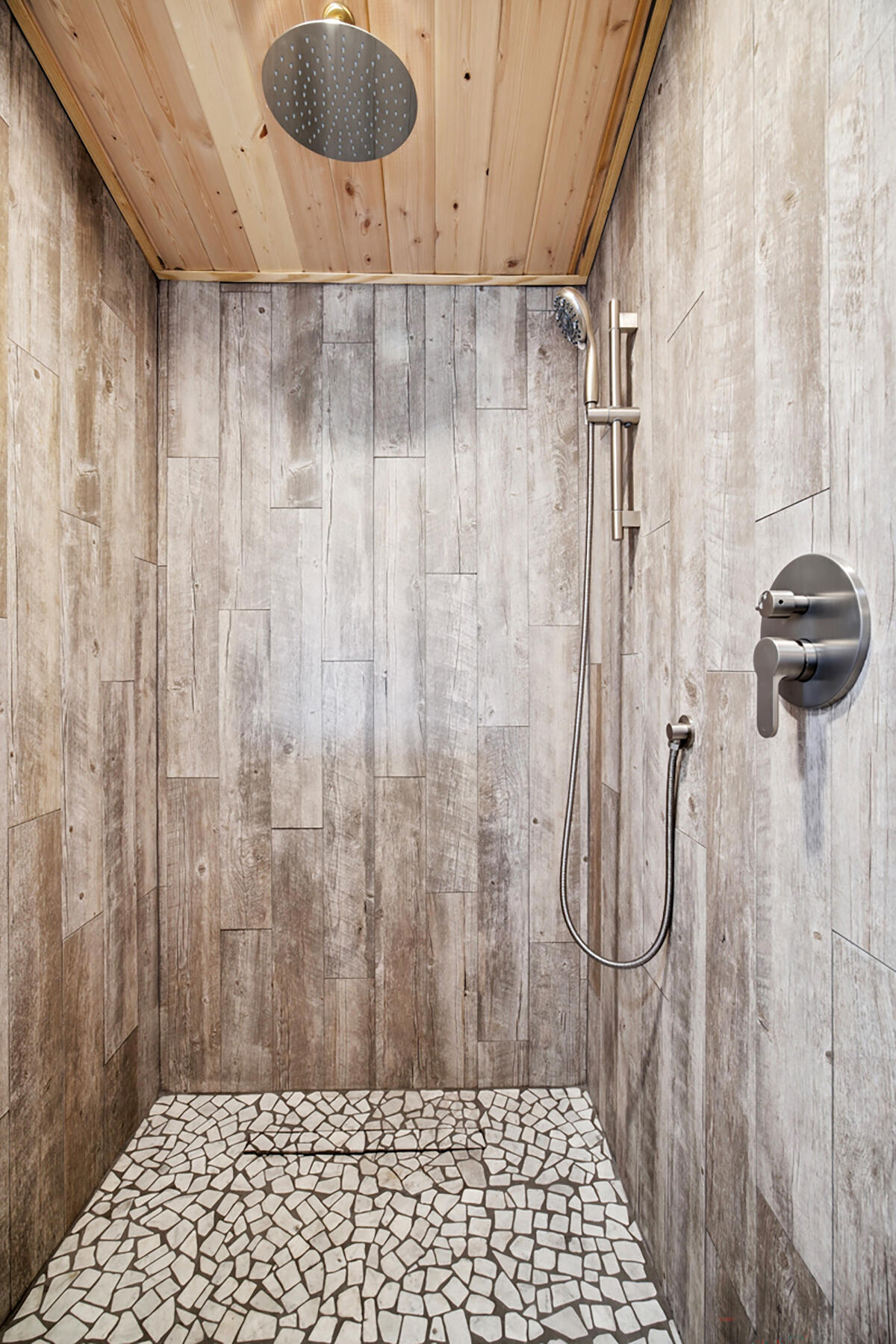 31393 Dahlem Drive Exeter, CA 93221 - Photo 42 of 79 42 - Bathroom suite (5)