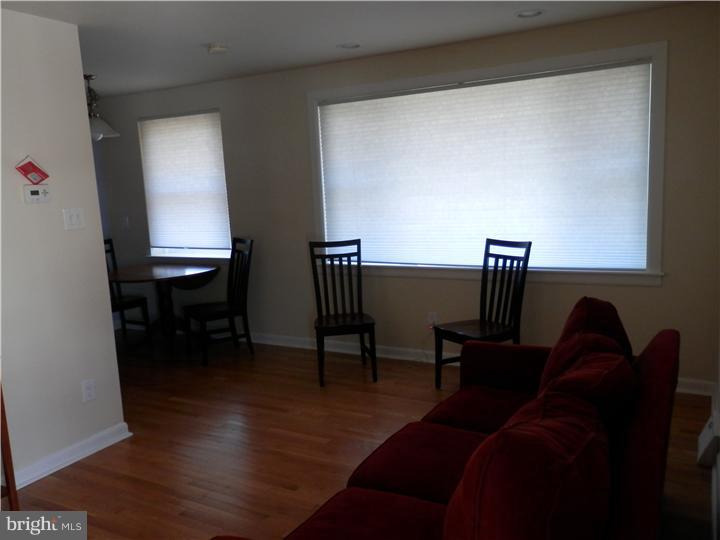613 Sherrie Road Philadelphia, PA 19115 - Photo 3 of 11 Living Room