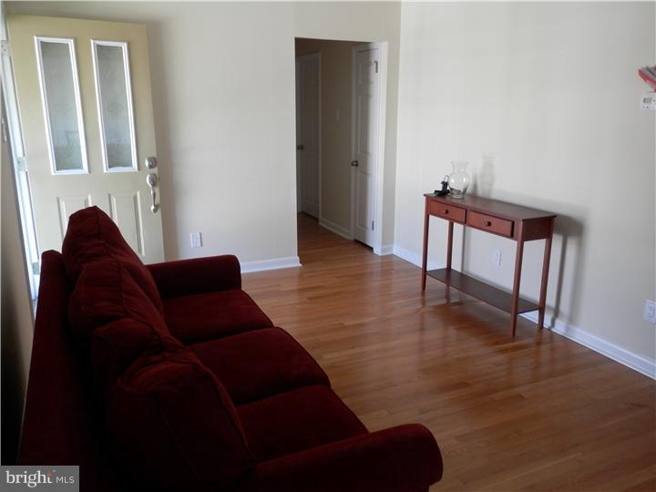 613 Sherrie Road Philadelphia, PA 19115 - Photo 4 of 11 Living Room