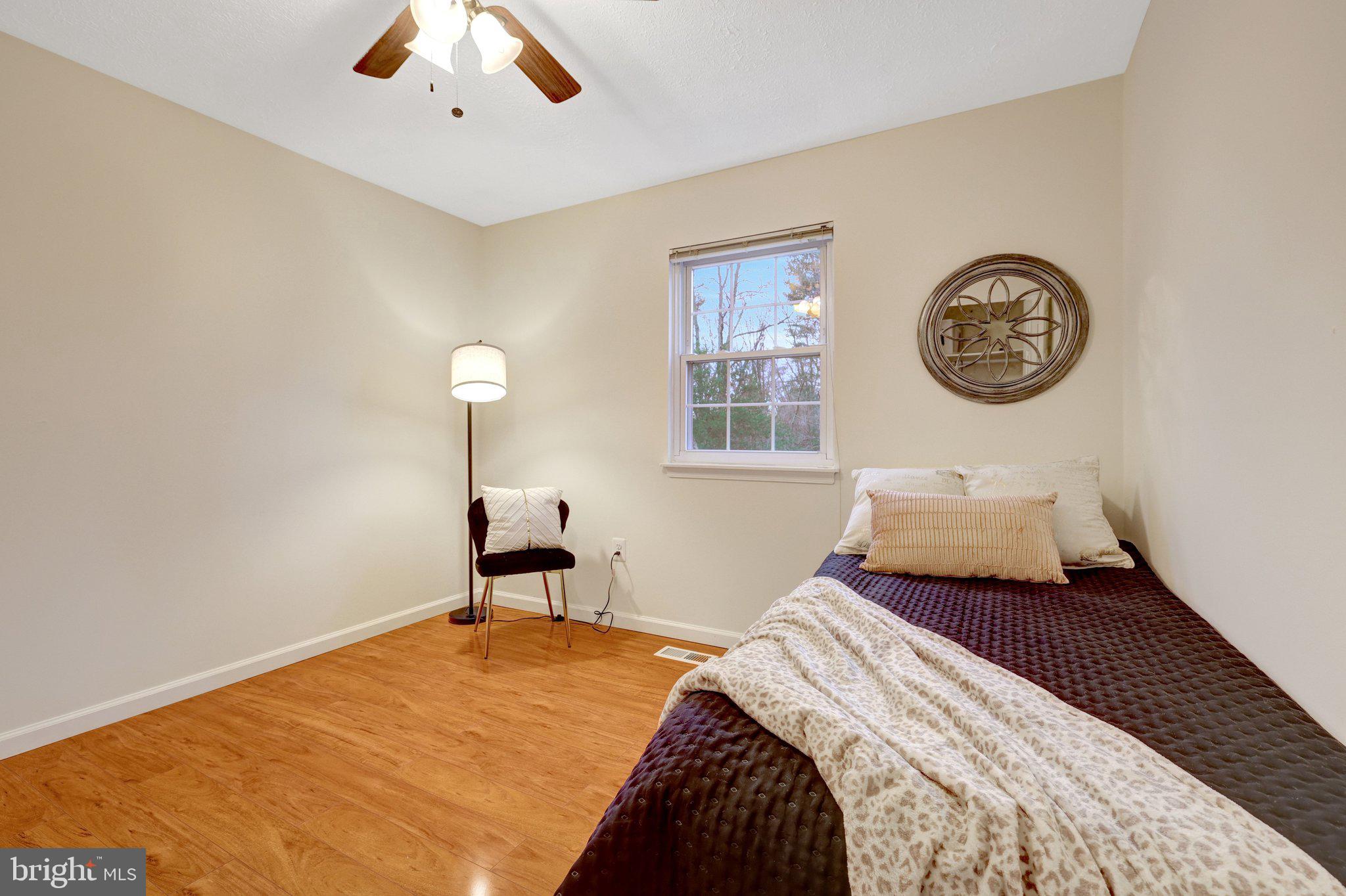 1827 Post Oak Trail Reston, VA 20191 - Photo 28 of 33 a bedroom with a bed and a lamp