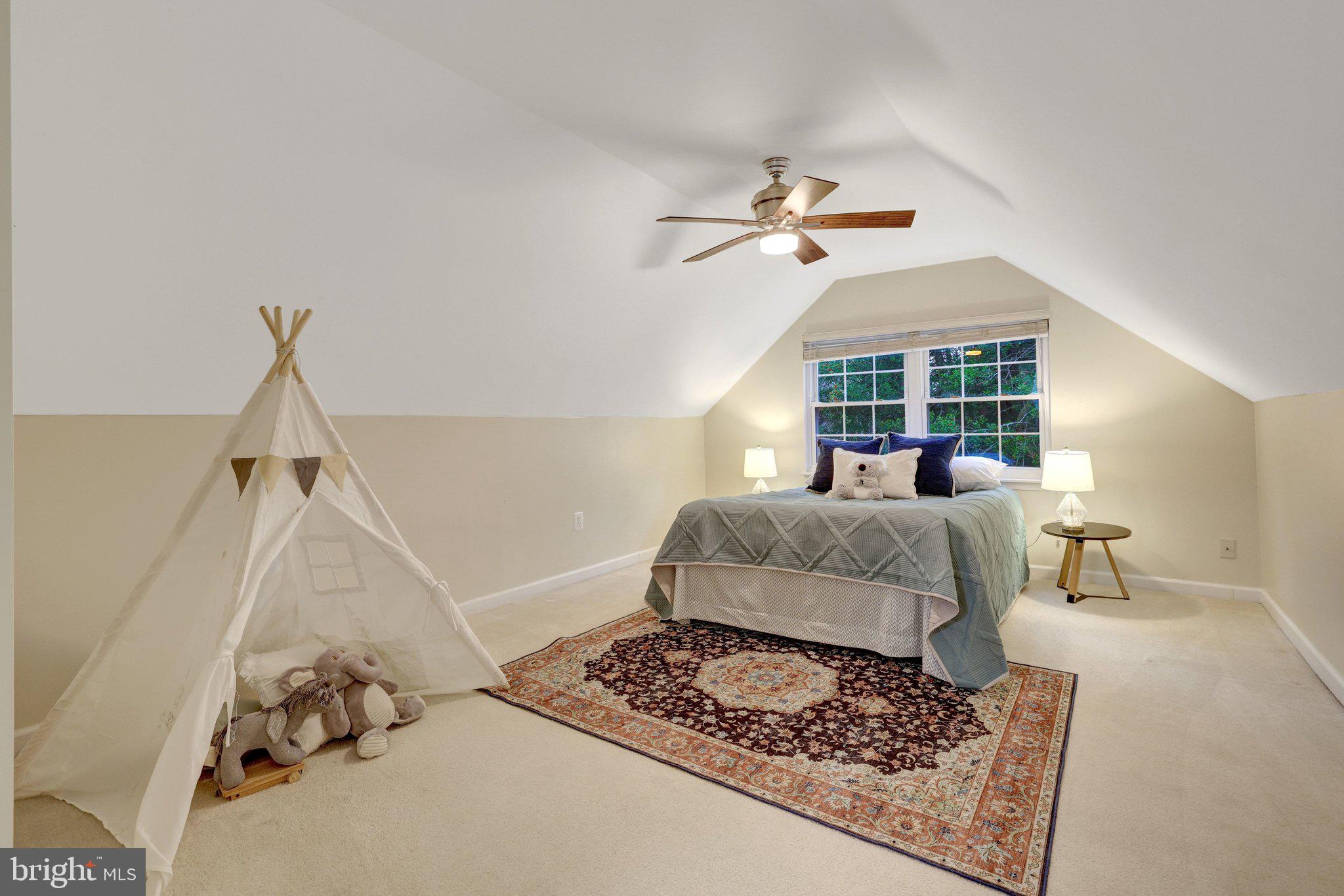 1827 Post Oak Trail Reston, VA 20191 - Photo 30 of 33 a living room with furniture