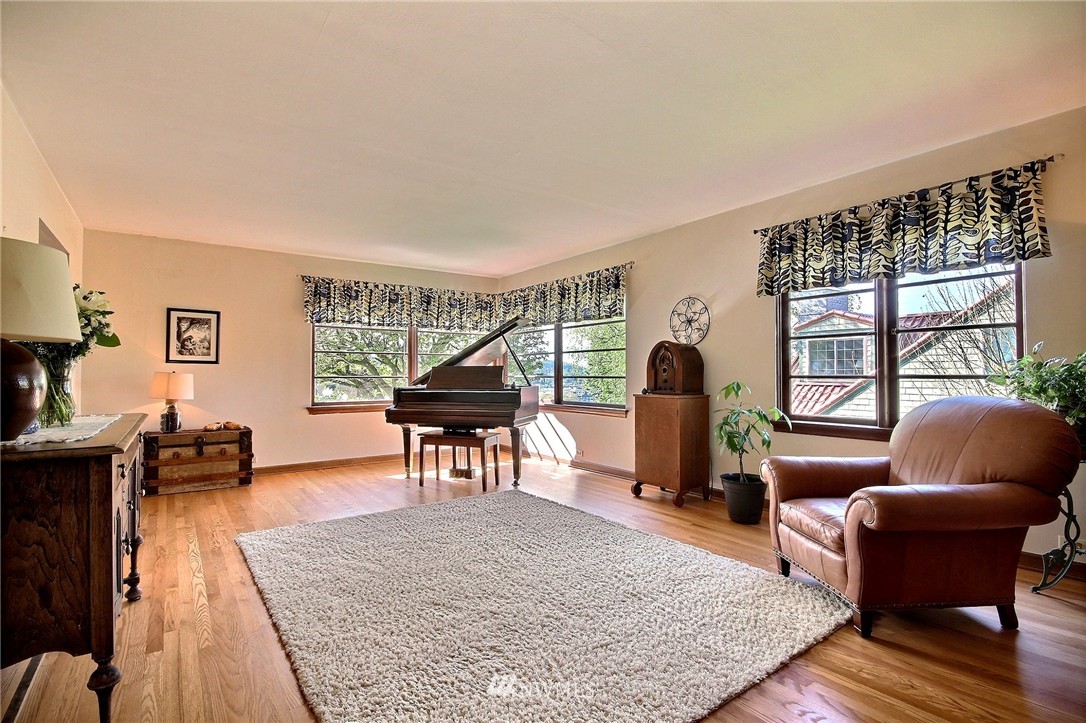 320 Renton Avenue South Renton, WA 98057 - Photo 2 of 25