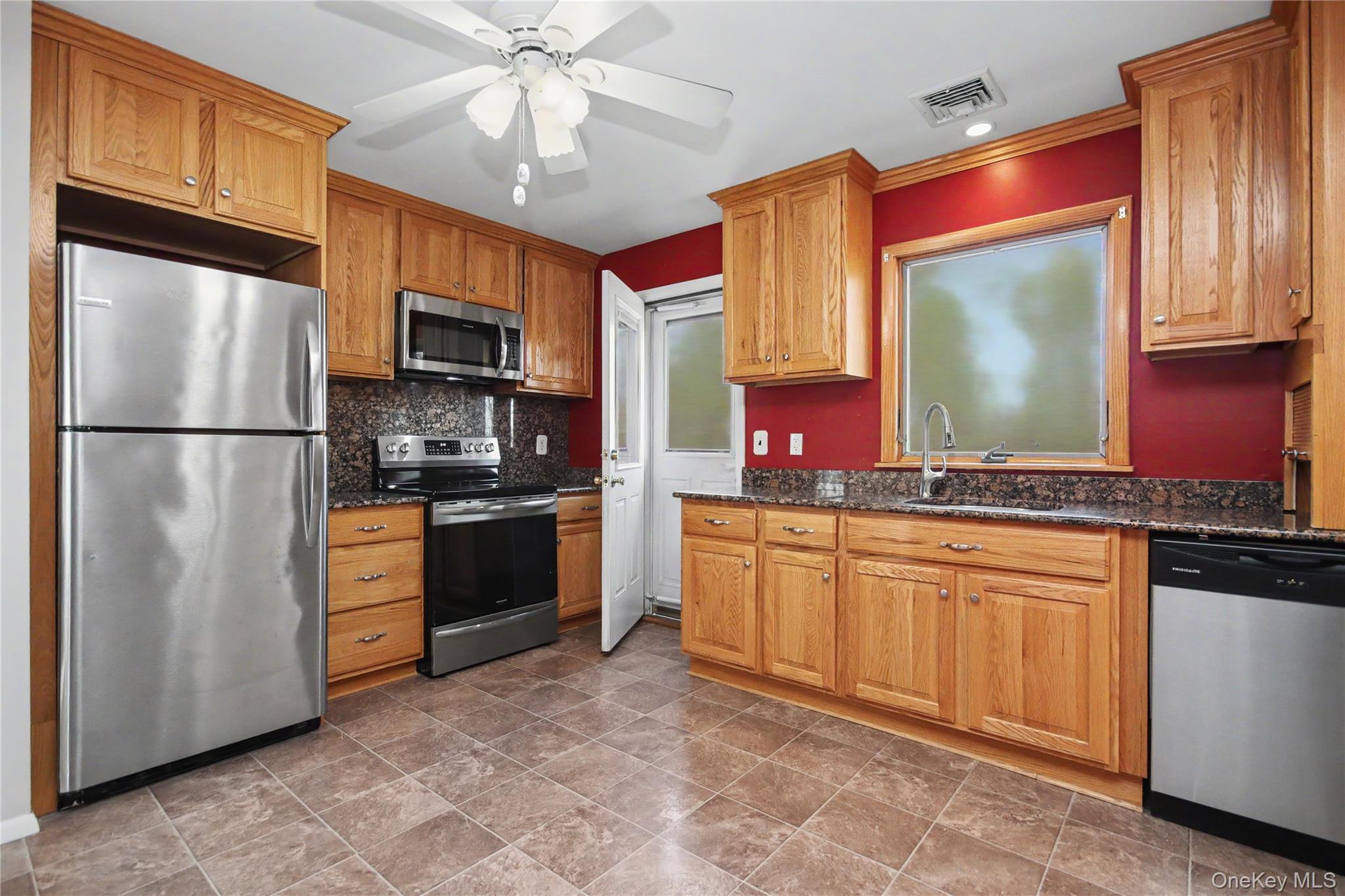 11 Richard Road Mahopac, NY 10541 - Photo 6 of 34