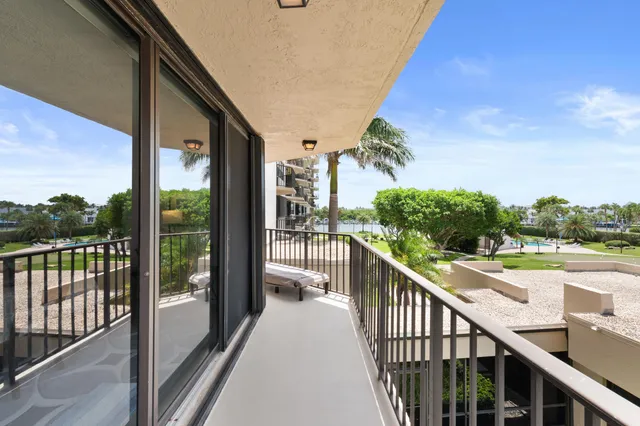 $425,000 | 899 Jeffery Street, Unit 301, Boca Raton, FL 33487