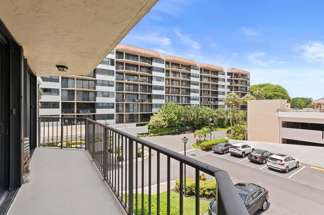 $425,000 | 899 Jeffery Street, Unit 301, Boca Raton, FL 33487