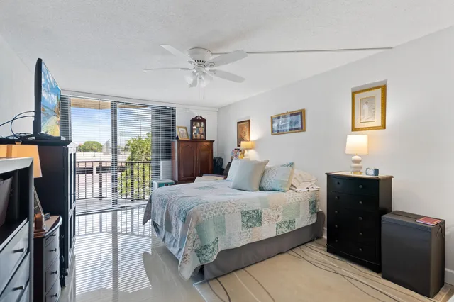 $425,000 | 899 Jeffery Street, Unit 301, Boca Raton, FL 33487