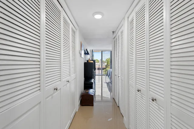 $425,000 | 899 Jeffery Street, Unit 301, Boca Raton, FL 33487