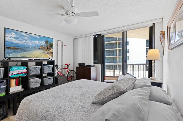 $425,000 | 899 Jeffery Street, Unit 301, Boca Raton, FL 33487