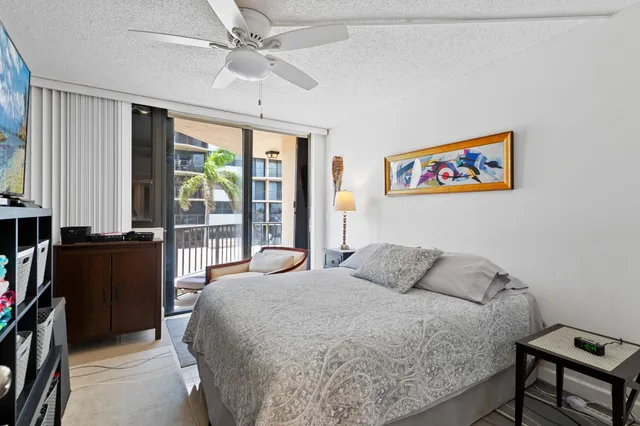 $425,000 | 899 Jeffery Street, Unit 301, Boca Raton, FL 33487