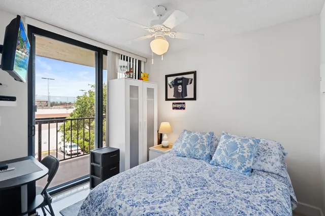 $425,000 | 899 Jeffery Street, Unit 301, Boca Raton, FL 33487