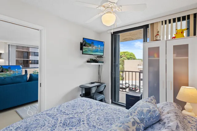 $425,000 | 899 Jeffery Street, Unit 301, Boca Raton, FL 33487