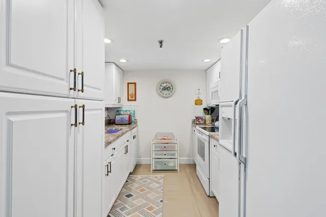 $425,000 | 899 Jeffery Street, Unit 301, Boca Raton, FL 33487