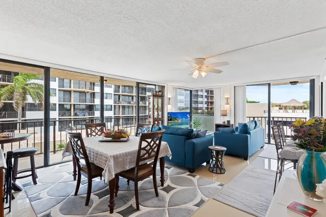 $425,000 | 899 Jeffery Street, Unit 301, Boca Raton, FL 33487