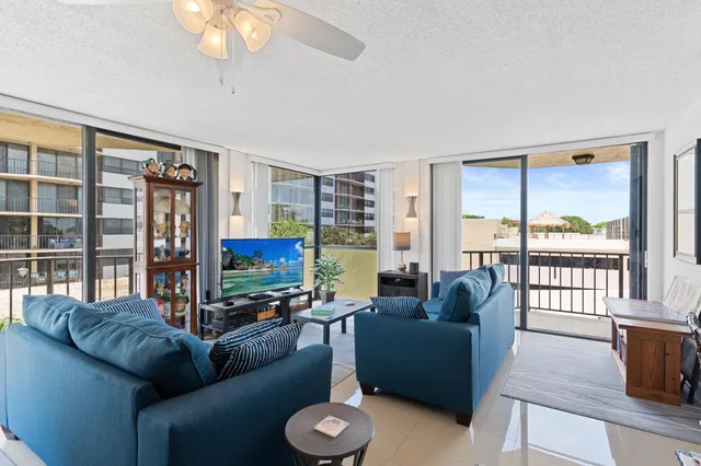 $425,000 | 899 Jeffery Street, Unit 301, Boca Raton, FL 33487