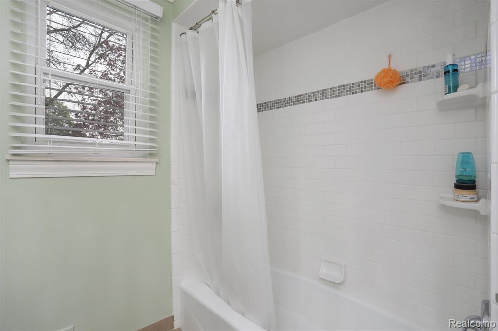 601 Lake Forest Road Rochester Hills, MI 48309 - Photo 27 of 40