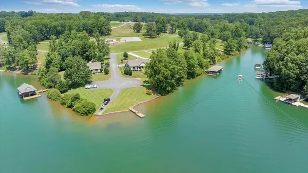 $955,000 | 27 Smokehouse Road, Moneta, VA 24121