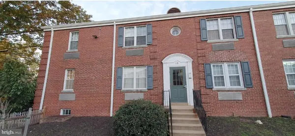 $2,700 | 19 Auburn Court, Unit B, Alexandria, VA 22305