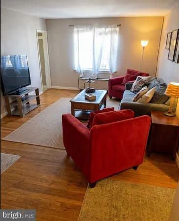 $2,500 | 19 Auburn Court, Unit B, Alexandria, VA 22305