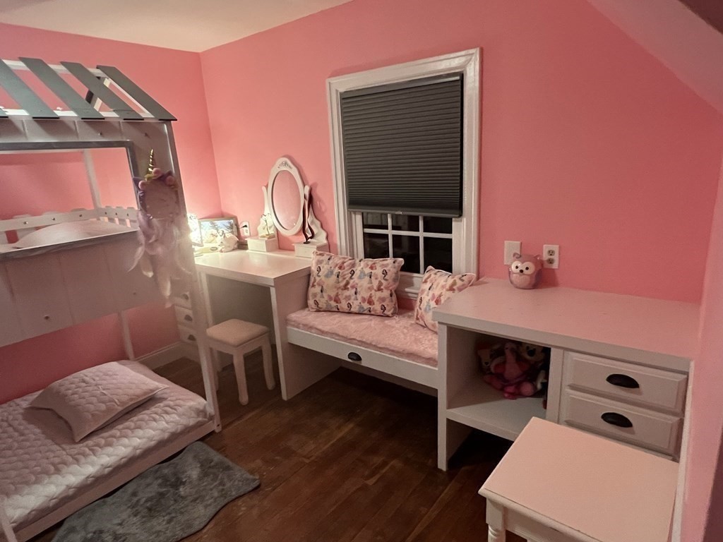 469 Eldridge Street Fall River, MA 02720 - Photo 24 of 40 a living room with furniture