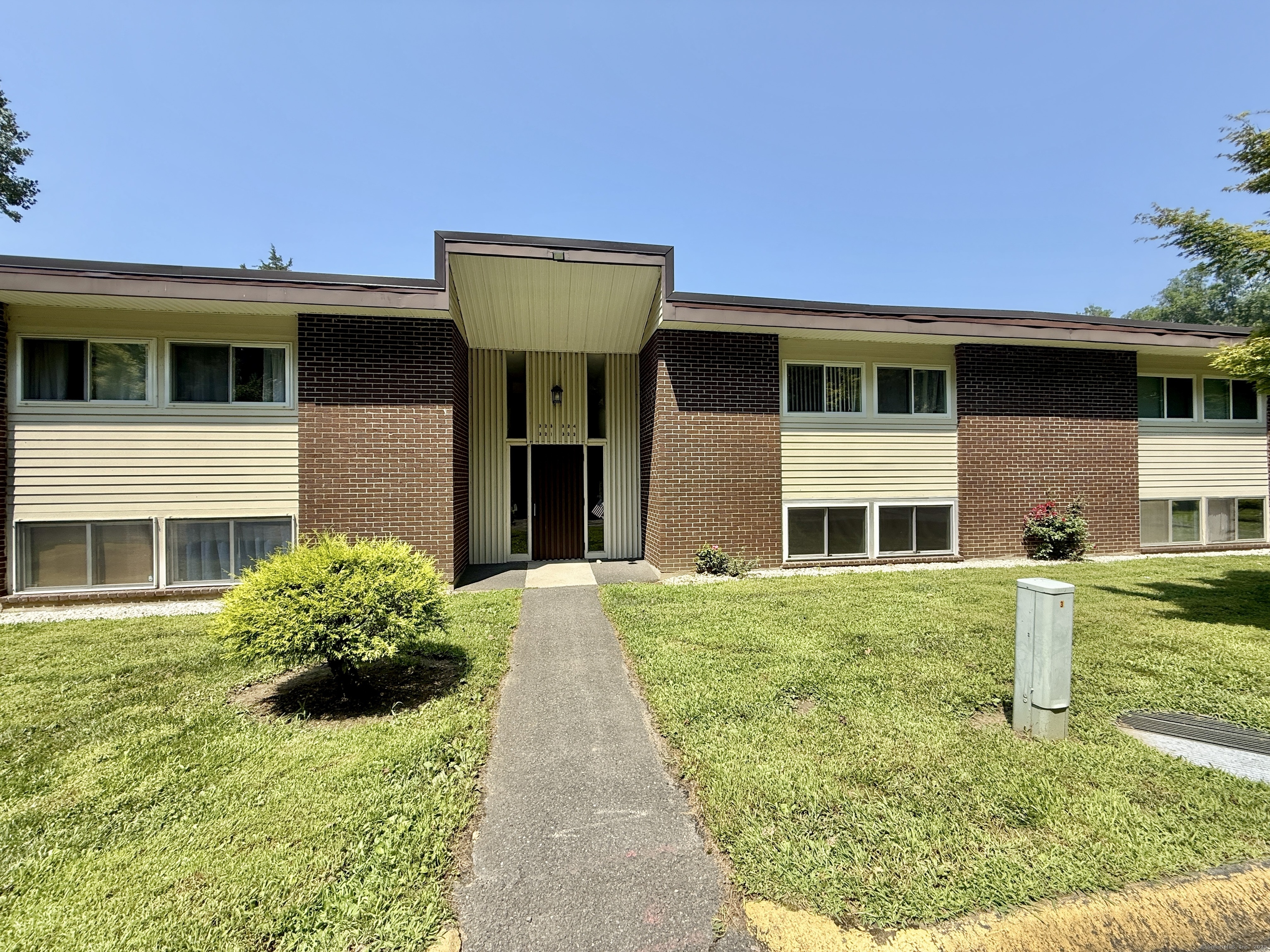 229 Bacon Pond Road, Unit 322 Woodbury, CT 06798 - Photo 1 of 1