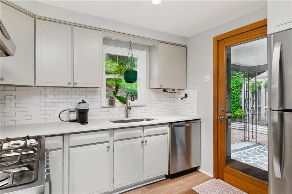 471 Filmore Road Pittsburgh, PA 15221 - Photo 10 of 30 Kitchen