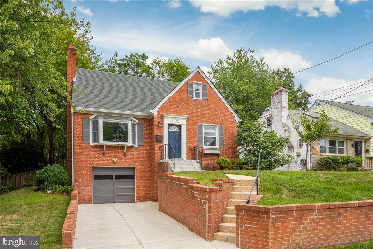 5902 Lockwood Road Cheverly, MD 20785 - Photo 3 of 47 Nice driveway as well