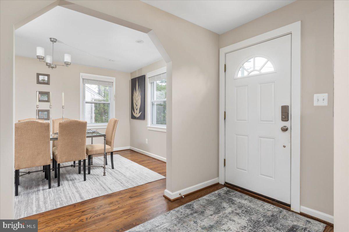 5902 Lockwood Road Cheverly, MD 20785 - Photo 6 of 47 Foyer