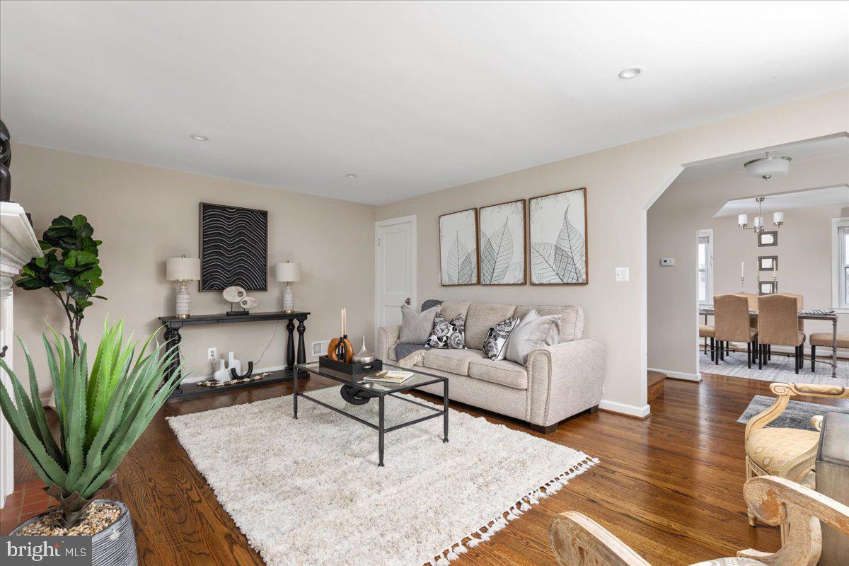 5902 Lockwood Road Cheverly, MD 20785 - Photo 8 of 47 Living room