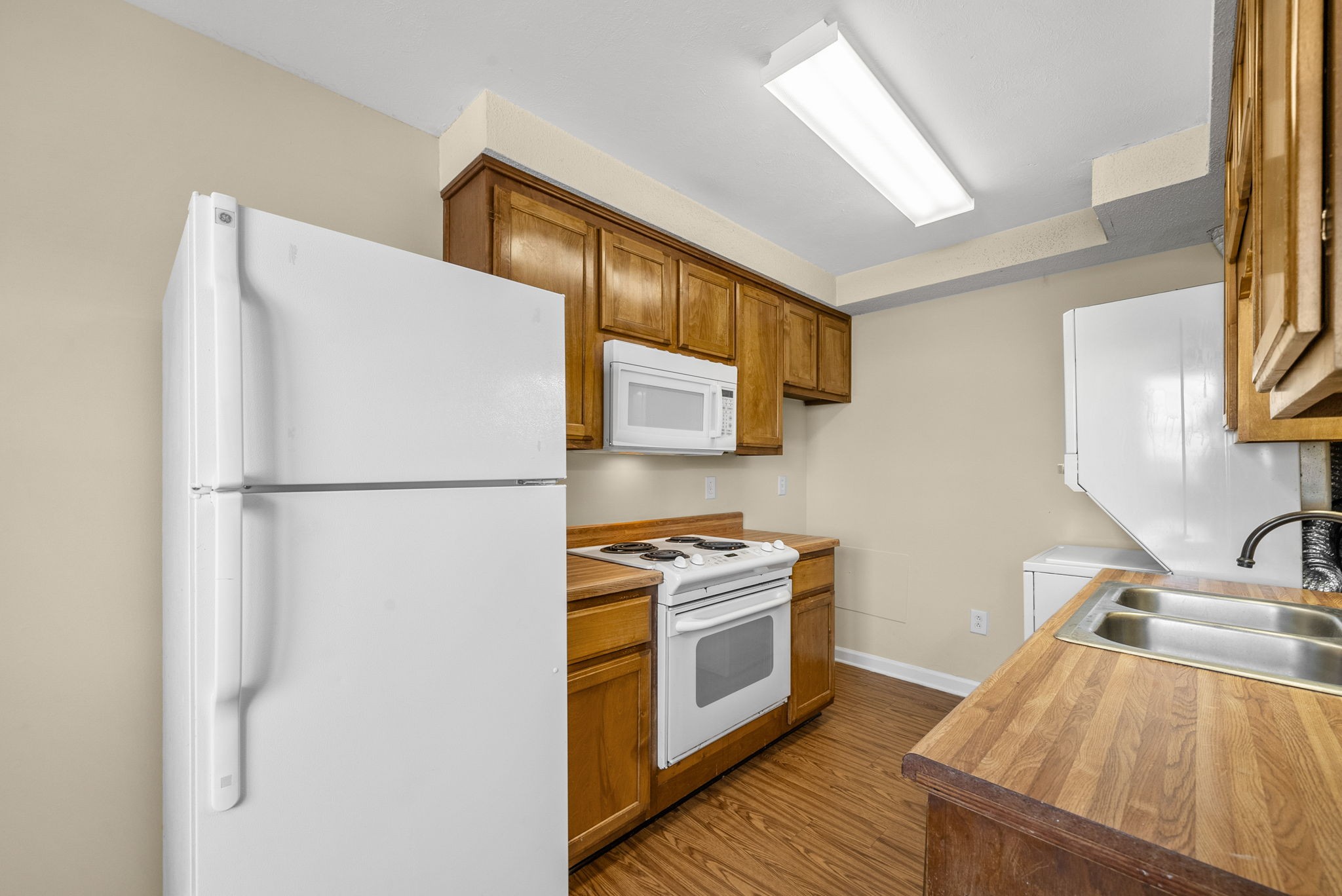 812 Pembroke Oak Grove Road, Unit 14 Oak Grove, KY 42262 - Photo 5 of 11 a kitchen with a refrigerator a sink and a stove
