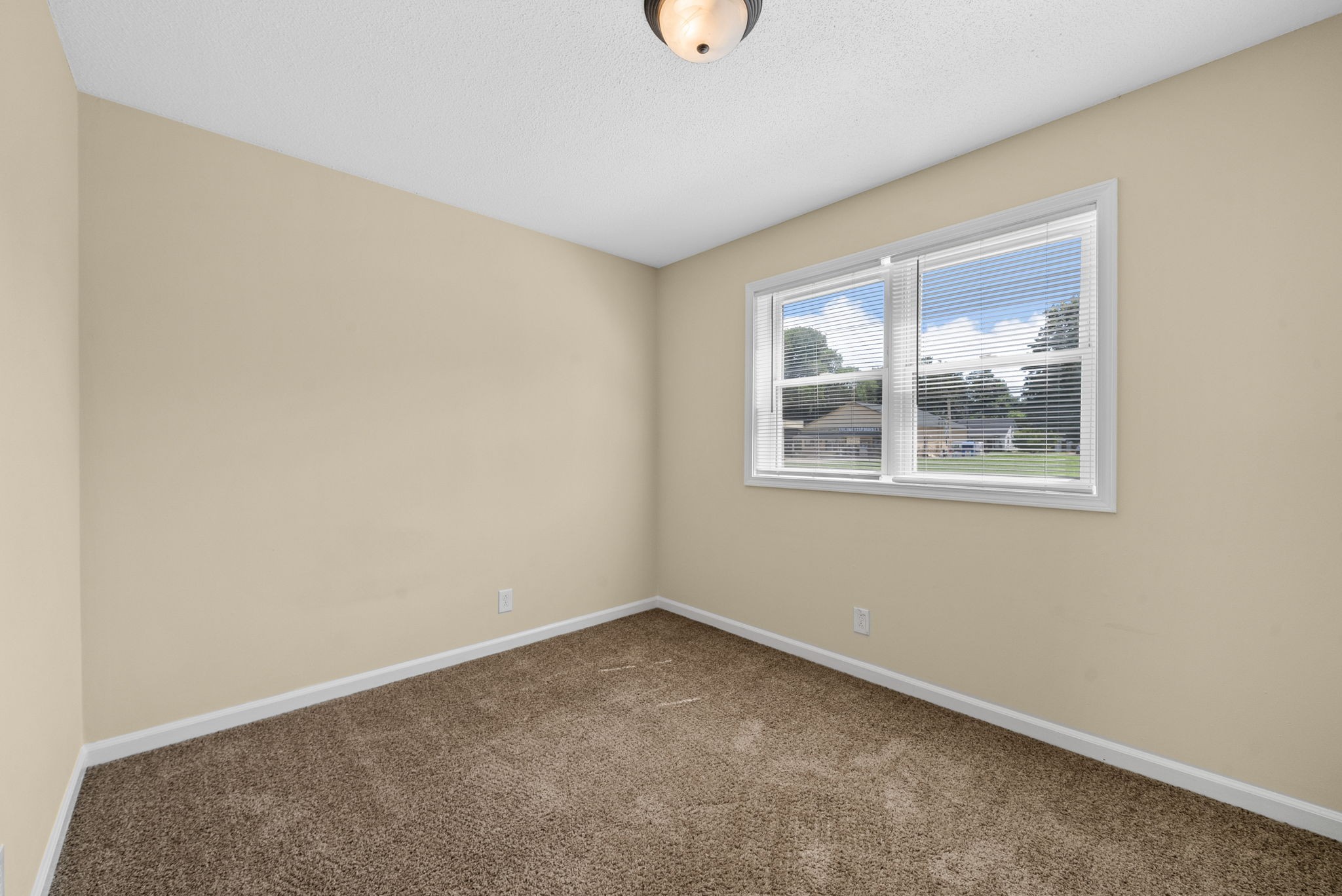 812 Pembroke Oak Grove Road, Unit 14 Oak Grove, KY 42262 - Photo 6 of 11 an empty room with windows