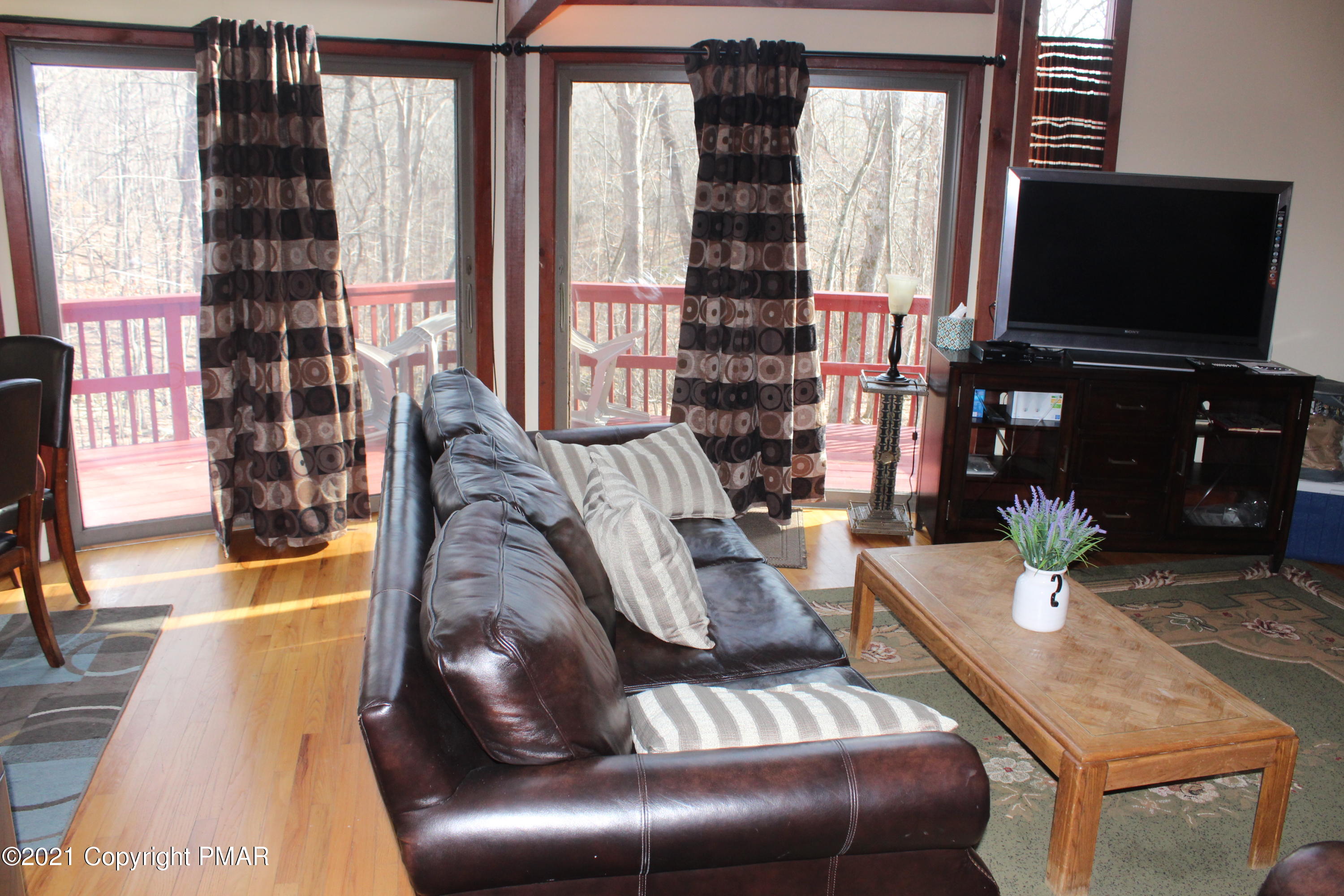 6052 Decker Road Bushkill, PA 18324 - Photo 4 of 19 Living Room
