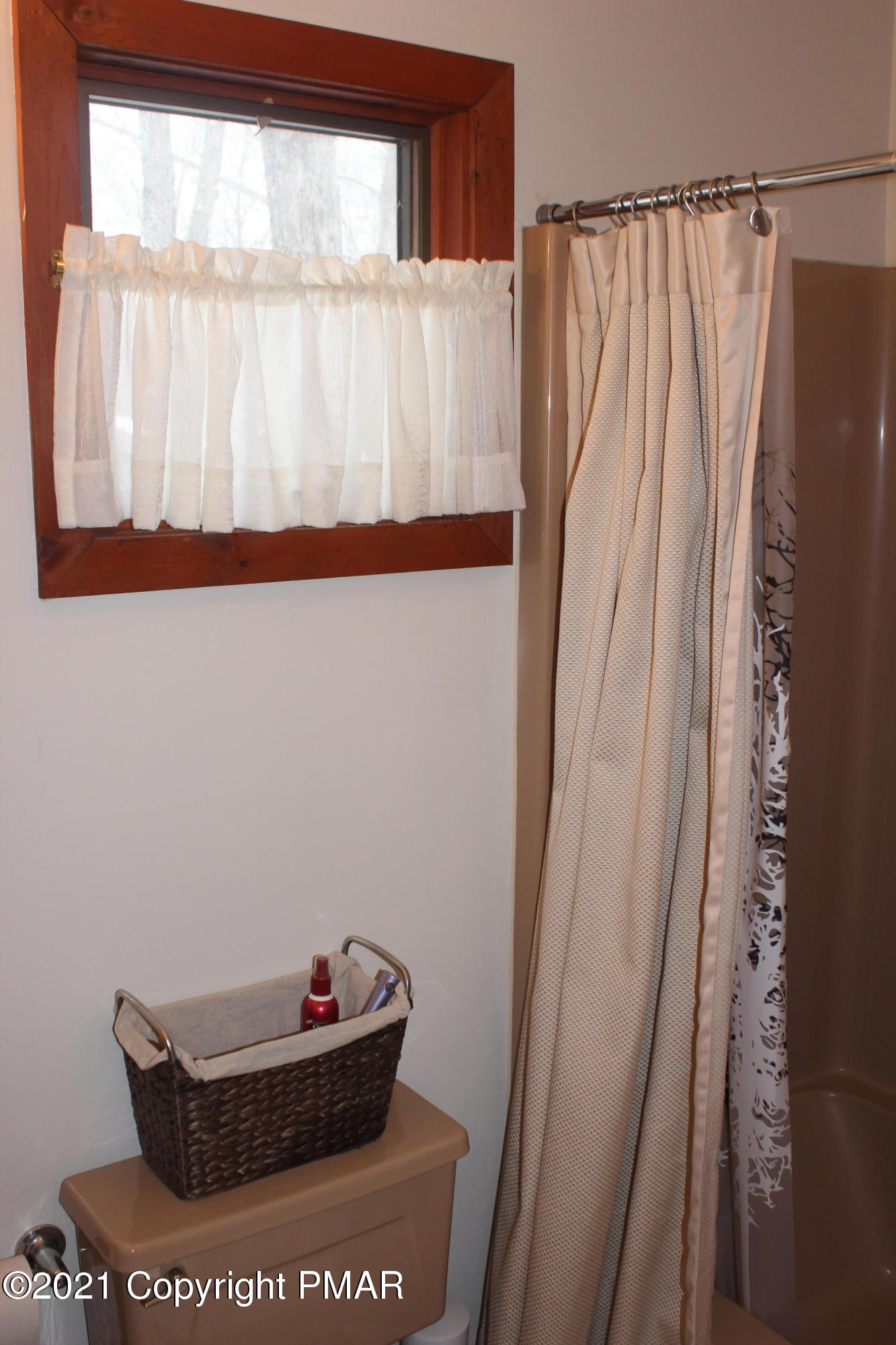 6052 Decker Road Bushkill, PA 18324 - Photo 8 of 19 Master Bathroom