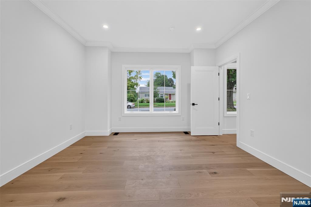 85 Oliver Road Paramus, NJ 07652 - Photo 14 of 40 Gallery Image 14