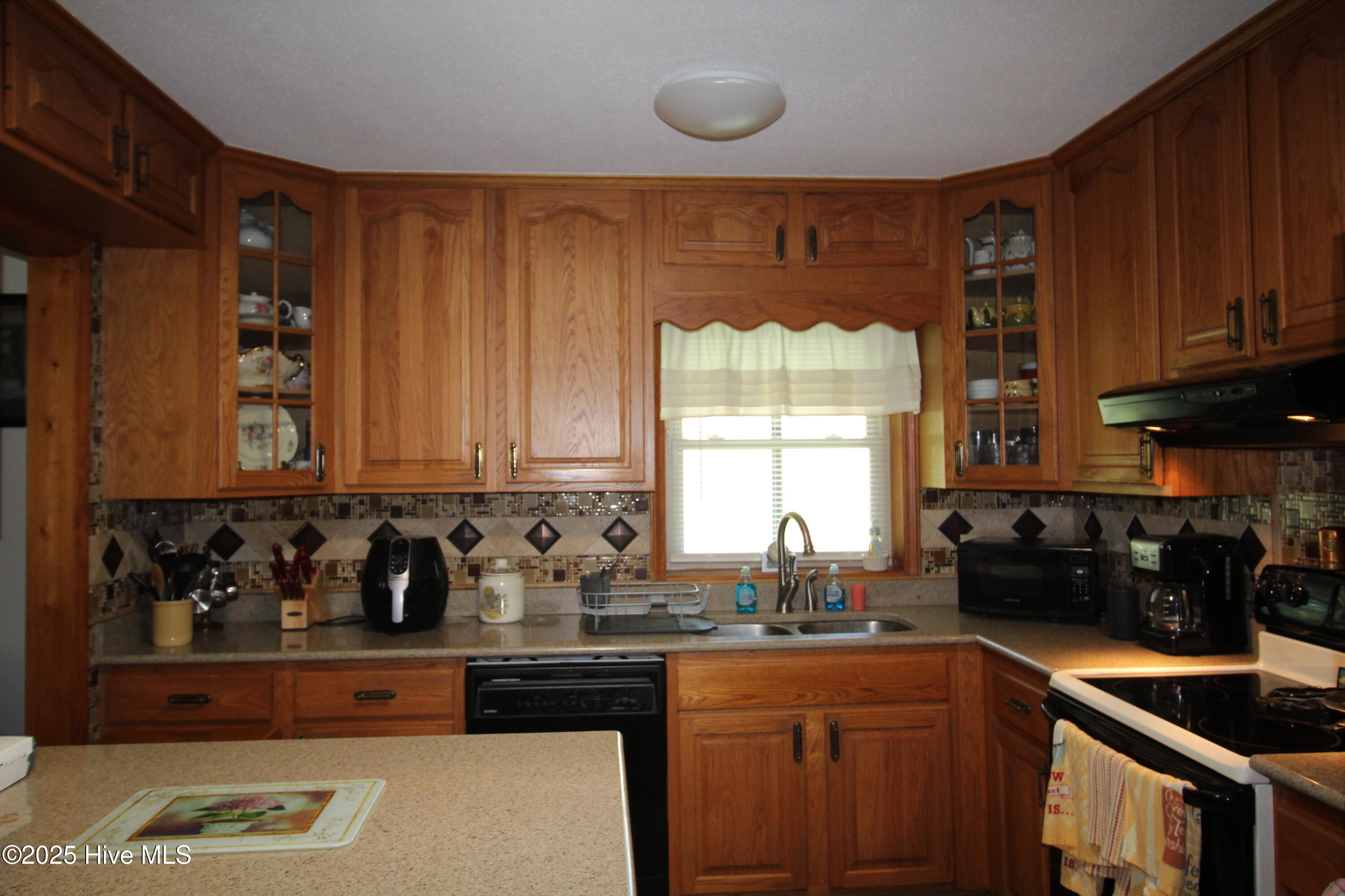 206 Stratford Road Havelock, NC 28532 - Photo 5 of 24 Kitchen 1