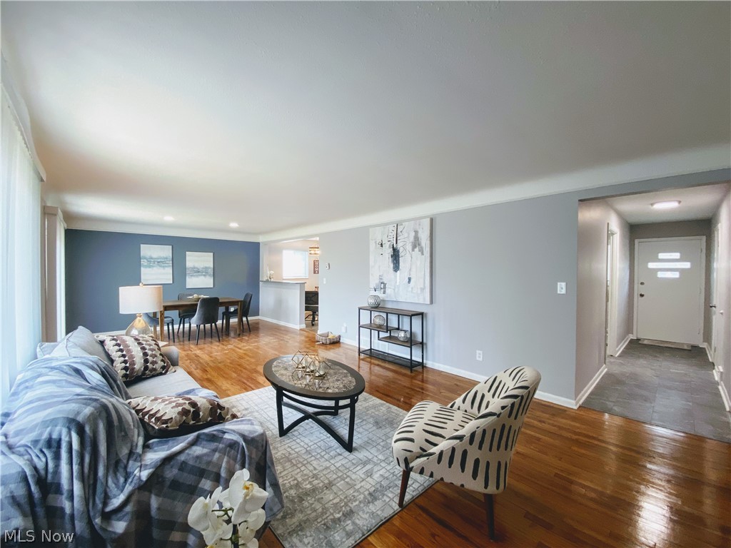 3593 Atherstone Road Cleveland, OH 44121 - Photo 4 of 18 Living Room