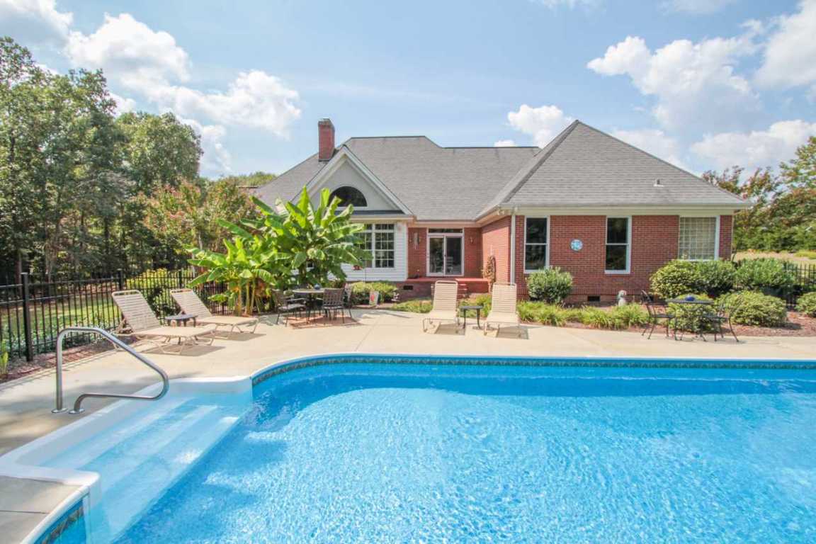 135 Hannah Circle Anderson, SC 29621 - Photo 5 of 34 Gallery Image 5